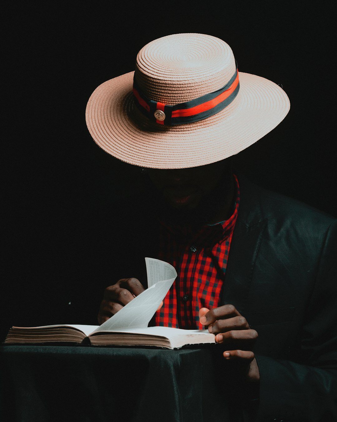 detective reading book